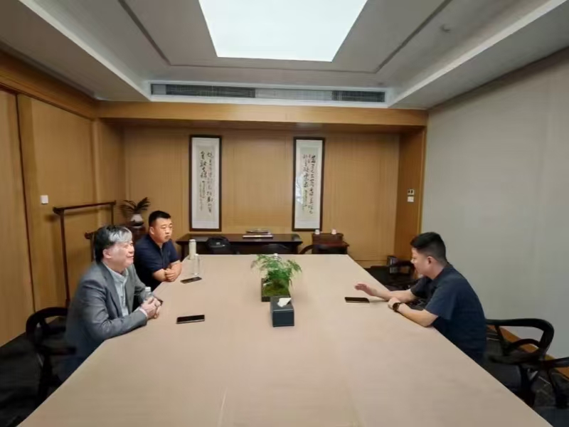 成勇行长带队公益参访重庆富民银行